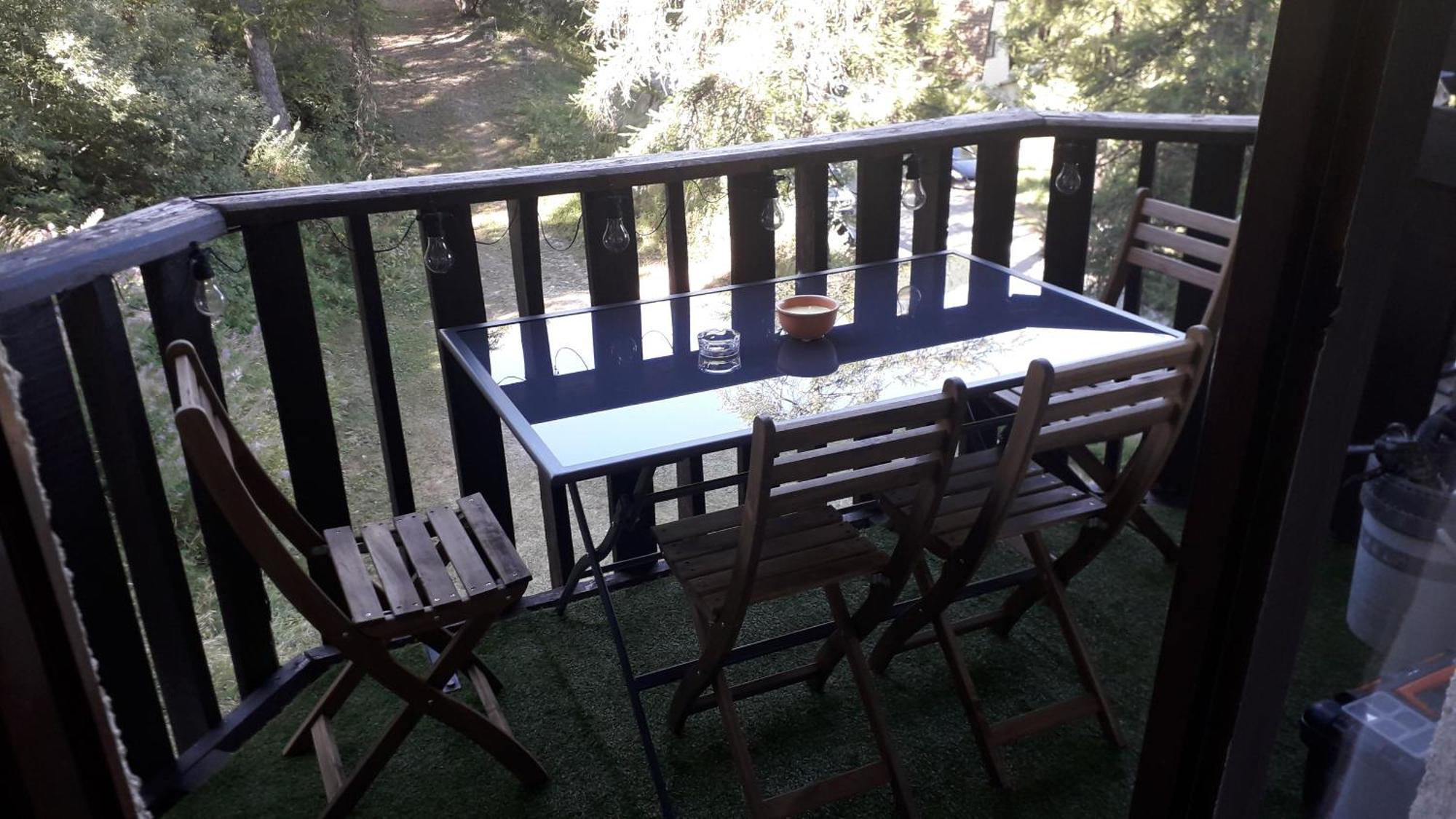 Au Petit Conf'orres Apartment *