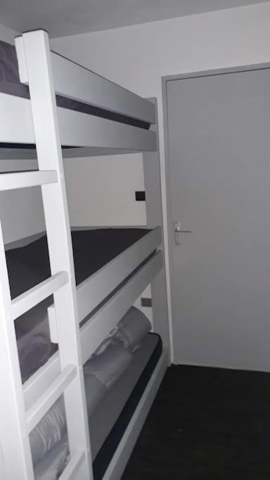 Au Petit Conf'orres Apartment *