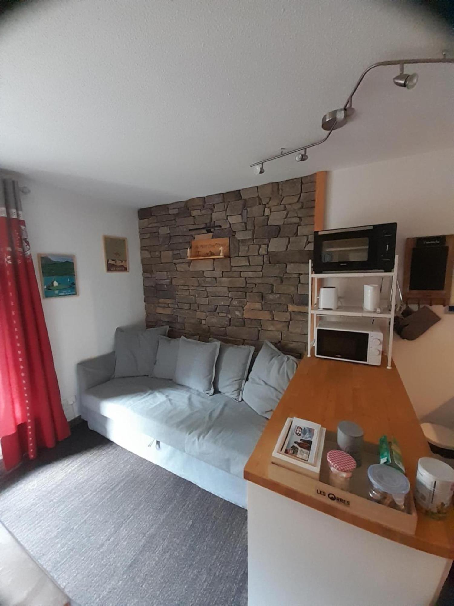 Au Petit Conf'orres Apartment *